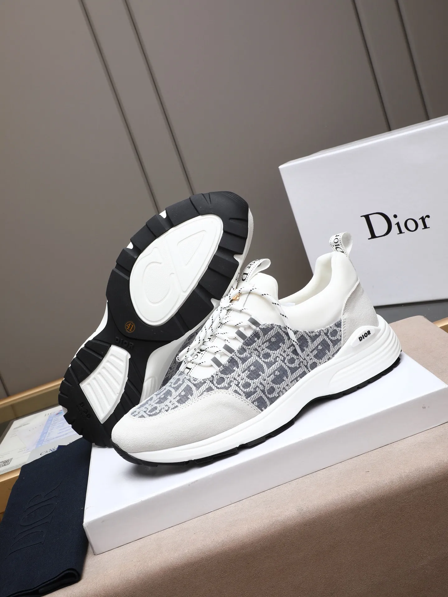 Men's shoes 💰440 💰Dior [Dior] 😘😘High-end series of casual men's shoes, simple and elegant👍👍👍The upper is made of first-layer genuine leather spliced ​​with Dior's special material [sun][sun]; imported first-layer sheepskin lining; special outsole, wear-resistant, lightweight, the overall design is harmonious and unified without lacking personality 👣🌟✨You deserve it! 3 colors😍Sizes 38~44. (45 custom-made) The picture above is a big seller🔥🔥🔥